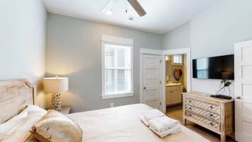 2 bedrooms, iron/ironing board, free WiFi, bed sheets