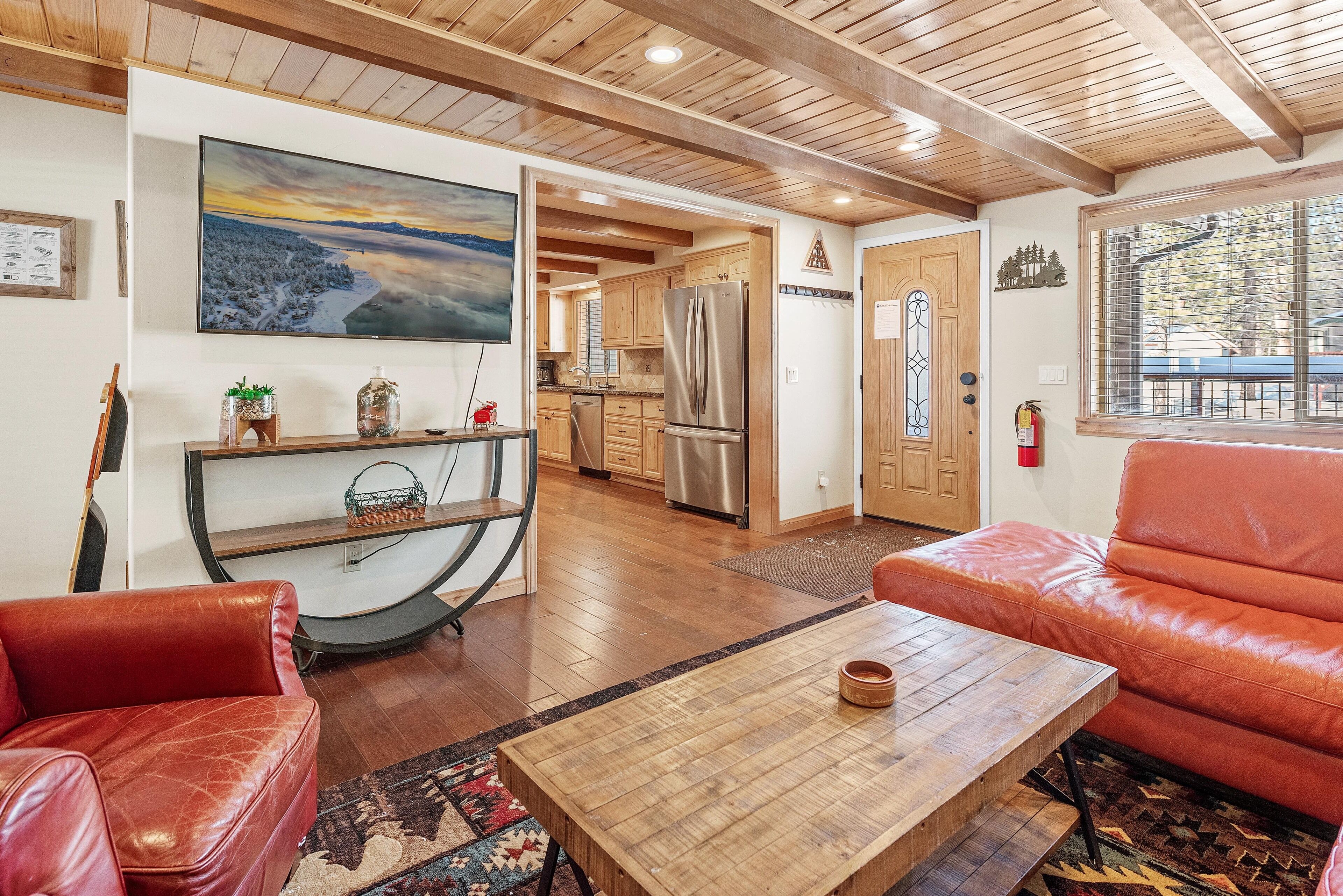 Beautiful manor with king suite, gas fire pit, private hot tub, and more!