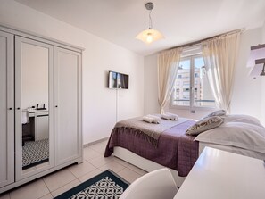 1 slaapkamer, een strijkplank/strijkijzer, wifi, beddengoed