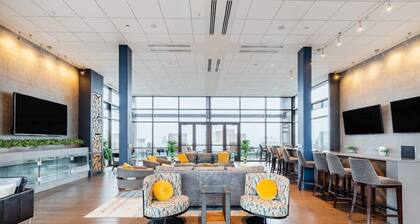 2B/2BA Distinguished Apartment, Rooftop Pool & Gym