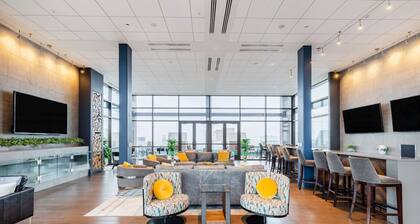 2B/2BA Luxury Downtown Suite, Rooftop Deck & Gym