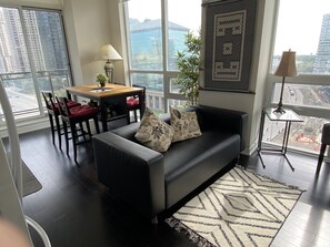 Living area - Mississauga - Square one Condo (Mississauga)