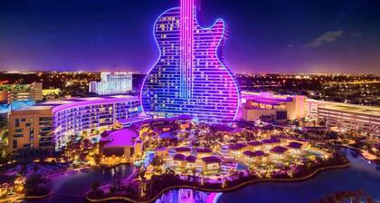 Luxury 8BR Duplex w/ 2 Pools Near Las Olas & Beach