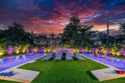 Luxury Duplex with 2 Pools Minutes from Las Olas
