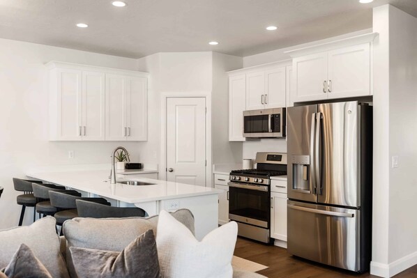 Private kitchen | Fridge, oven, coffee/tea maker, toaster