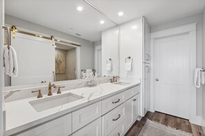 Hårføner og håndklær