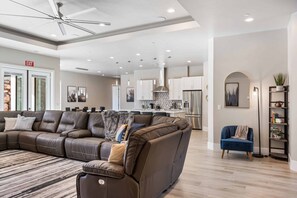 Ferienhaus, Mehrere Schlafzimmer | Wohnbereich | Smart-TV, Streaming-Dienste