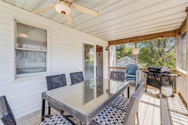 Outdoor dining