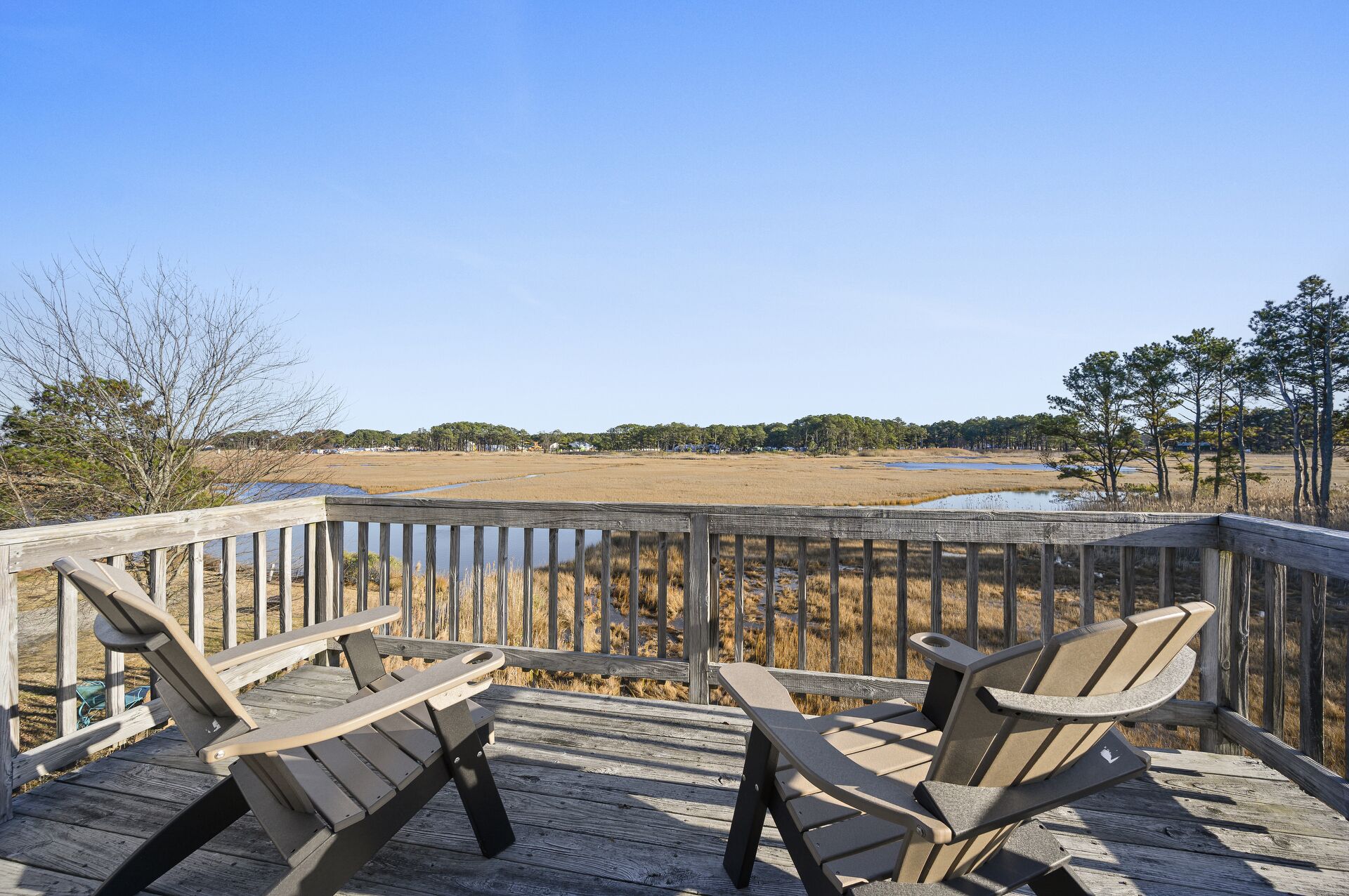 Island Retreat - Lovely Marsh Views and Pet Friendly!