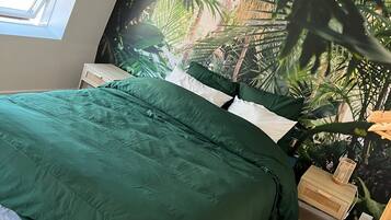 2 chambres, bureau, fer et planche Ă repasser, lit parapluie