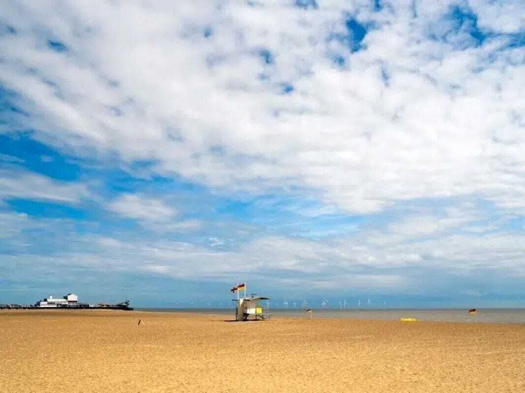 Una spiaggia nelle vicinanze
