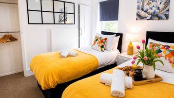 2 bedrooms, desk, iron/ironing board, WiFi