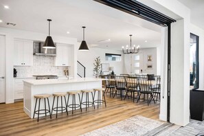 私人廚房 | 電冰箱、烤箱、咖啡機/沖茶器、烤麵包機