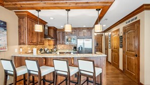 Condo, 2 phòng ngủ | B  ếp riêng | Dụng cụ pha cà phê/trà, tủ lạnh, lò nướng, lò nướng bánh mì 
