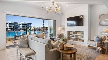 Living area | Smart TV, streaming services