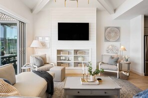 Casa geminada, 5 quartos | Área de estar | Smart TV, serviços de streaming