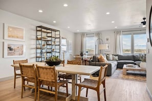 Townhome, 5 Bedrooms | Dining