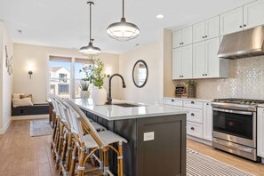 House, 6 Bedrooms | Private kitchen | Fridge, oven, coffee/tea maker, toaster - Forever No Bad Days 6 Bedroom Townhouse (St. George)