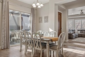 Townhouse, 3 kamar tidur | Tempat makan
