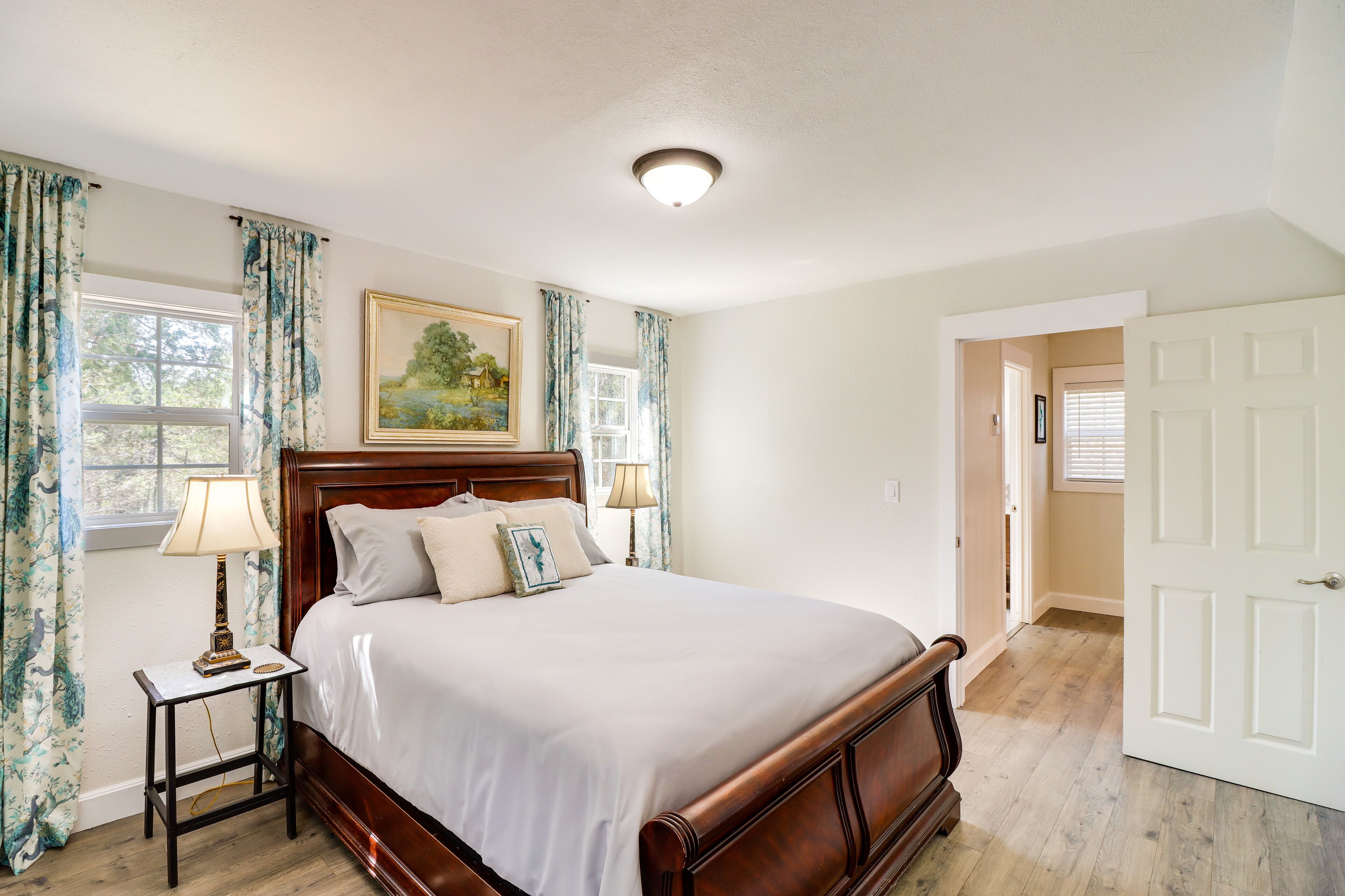 Dreamy Lead Hill Cottage w/ Fire Pit & Hammock!