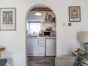 Refrigerador, lavavajillas, tetera eléctrica y tostadora