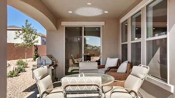 House, 4 Bedrooms | Terrace/patio