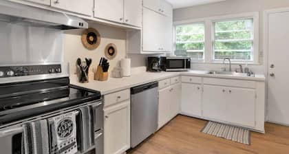 Central Midtown Cottage
