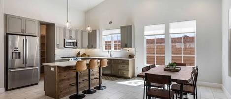 House, 2 Bedrooms | Private kitchen | Fridge, oven, coffee/tea maker, toaster