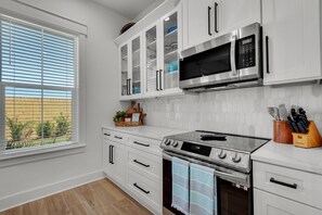 冰箱、微波炉、烤箱、炉灶