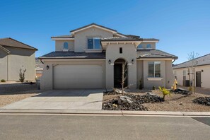 House, 5 Bedrooms | Exterior