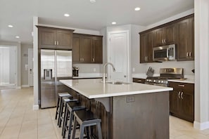 私人廚房 | 電冰箱、烤箱、咖啡機/沖茶器、烤麵包機