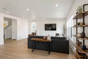 Maison, 4 chambres | Aire de séjour | Téléviseur connecté, services de diffusion en continu
