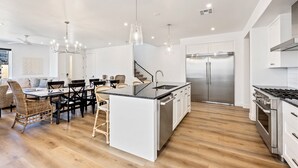 Hus, 5 soverom | Eget kjøkken | Kaffetrakter/tekoker, kjøleskap, ovn og brødrister