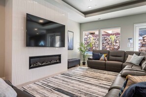 Casa, 6 habitaciones | Área de sala de estar | Smart TV, tenis de mesa y servicios de streaming 