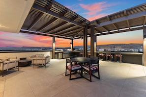 Casa de ciudad, 4 habitaciones | Restaurante al aire libre