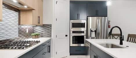 Townhome, 4 Bedrooms | Private kitchen