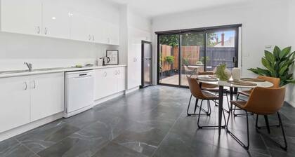 Sleek 2-Bed Terrace near Local Parks