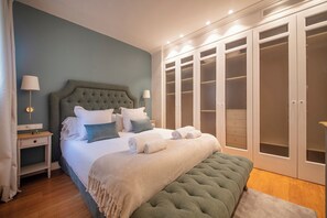 5 bedrooms, in-room safe, desk, iron/ironing board