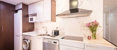 Fridge, microwave, oven, stovetop