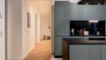 Two-Bedroom Comfort Suite with balcony | Private kitchen