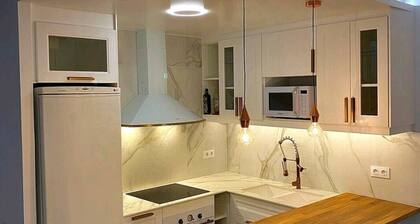 Figueres Center A 4-minute walk from the Dalí Museum! Spirals Stairs Duplex terrace