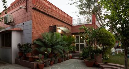 Col Sharma's Homestay A/C Room-2