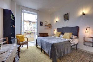 Apartment | 1 bedroom, free WiFi, bed sheets - Studio Suite With Elevator Near the Old Bridge (Florence)