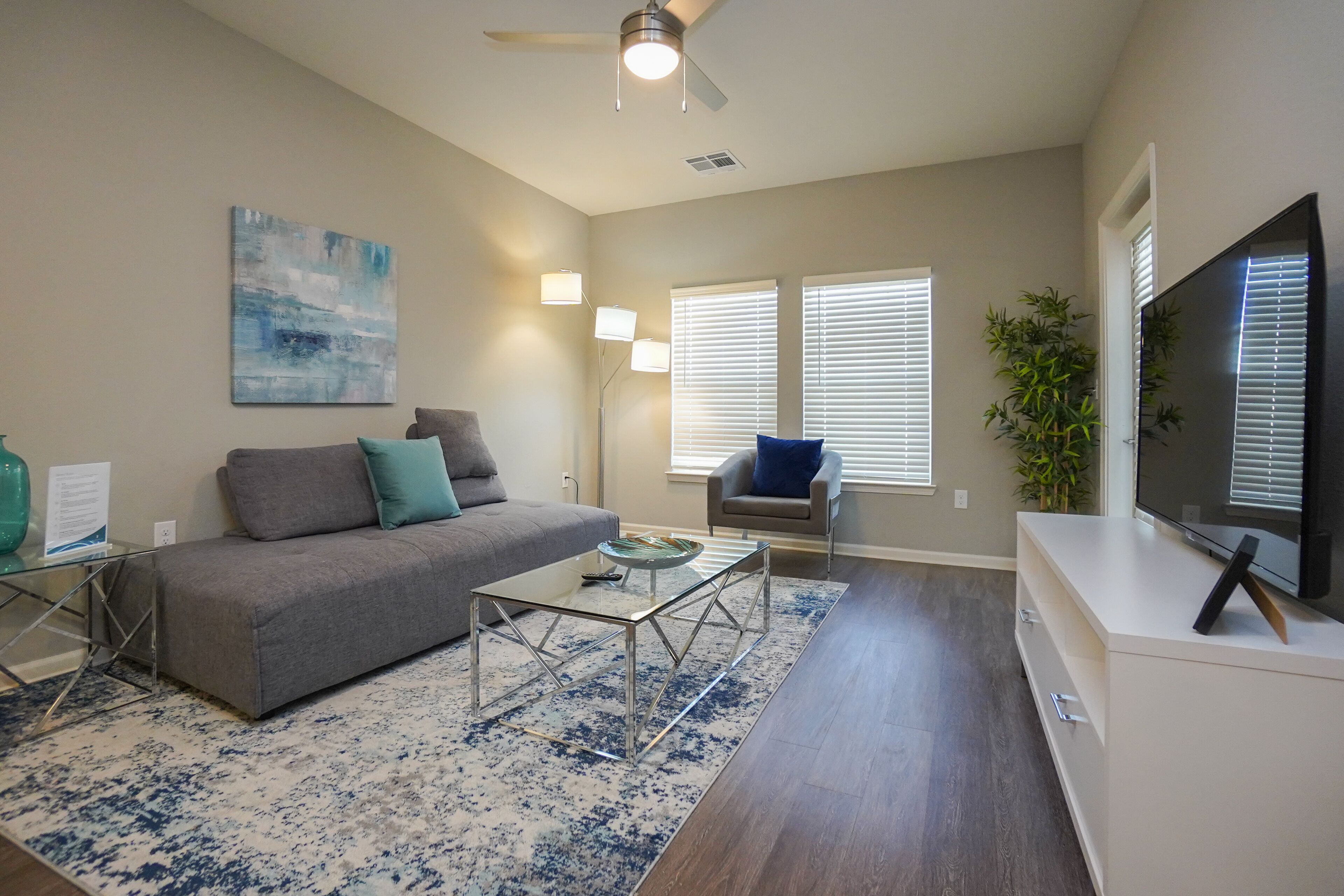 Barsala - Beautiful 1BD; swimming pool with cabana lounging areas