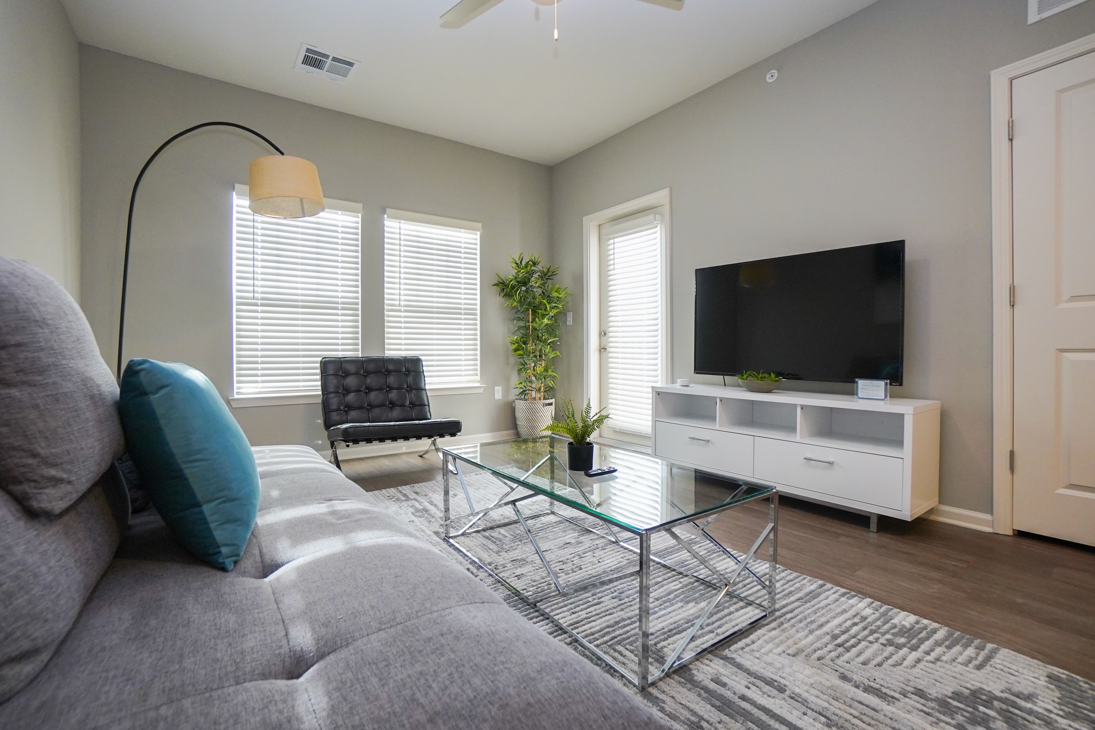 Barsala - Stunning 3BD; sparkling pool and gym