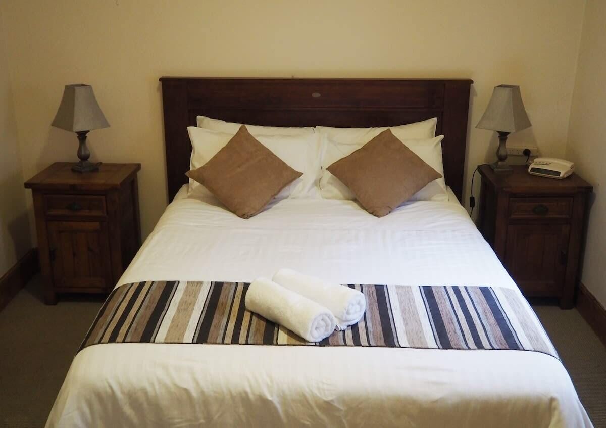 2 bedrooms, iron/ironing board, travel cot, WiFi