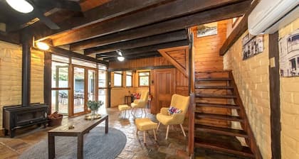 Willunga Cottage- Sleeps 6, Pool