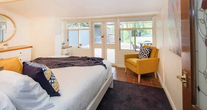 Willunga Cottage- Sleeps 6, Pool