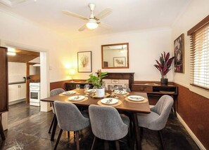 Dining - Willunga Cottage- Sleeps 6, Pool (Willunga)
