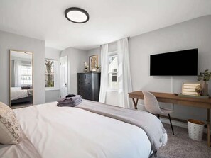 3 slaapkamers, een bureau, een strijkplank/strijkijzer, wifi